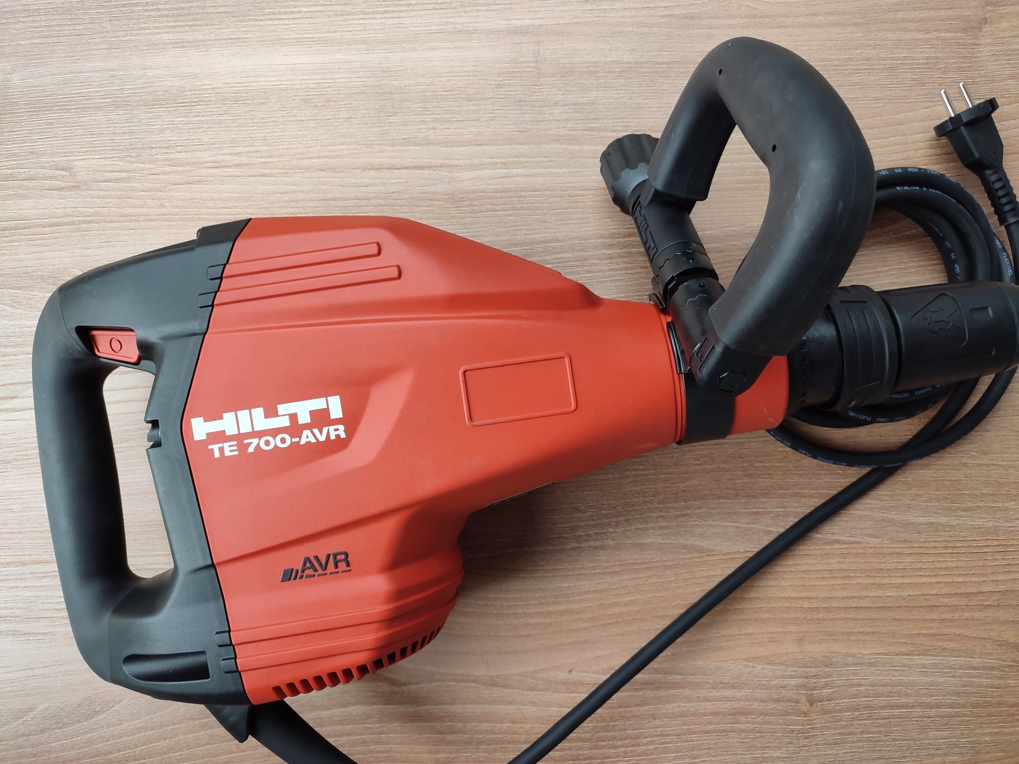 Hilti demolator de 1300 W nou.