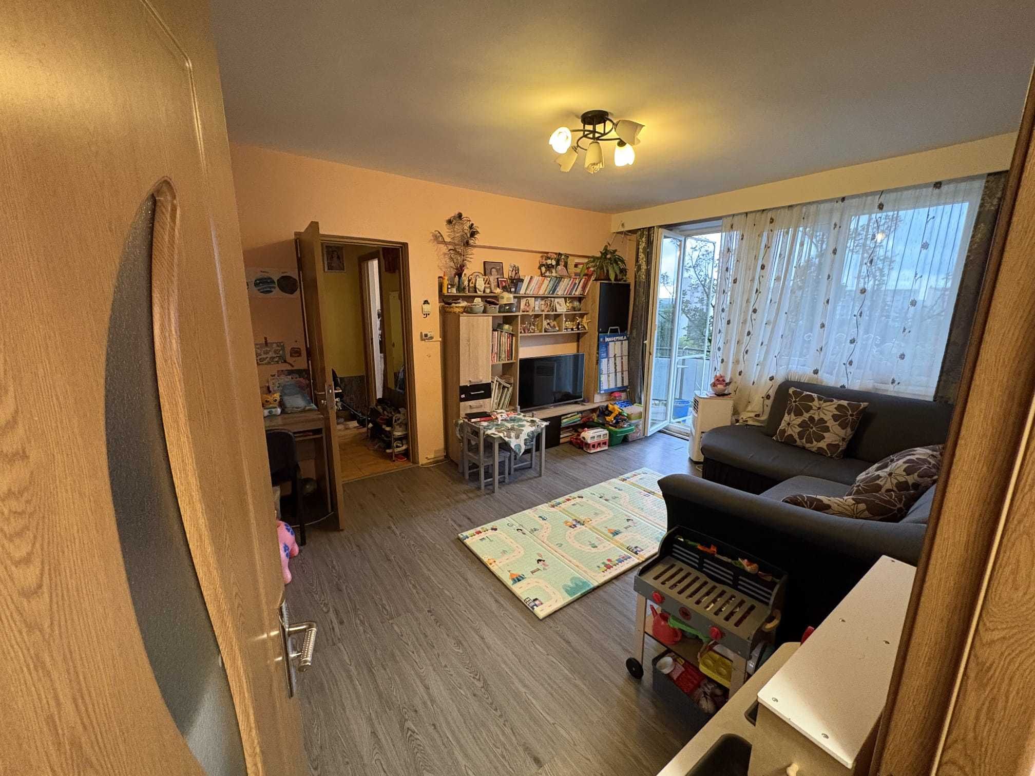 Persoana fizica vând apartament 2 camere Gheorgheni, zona Baisoara
