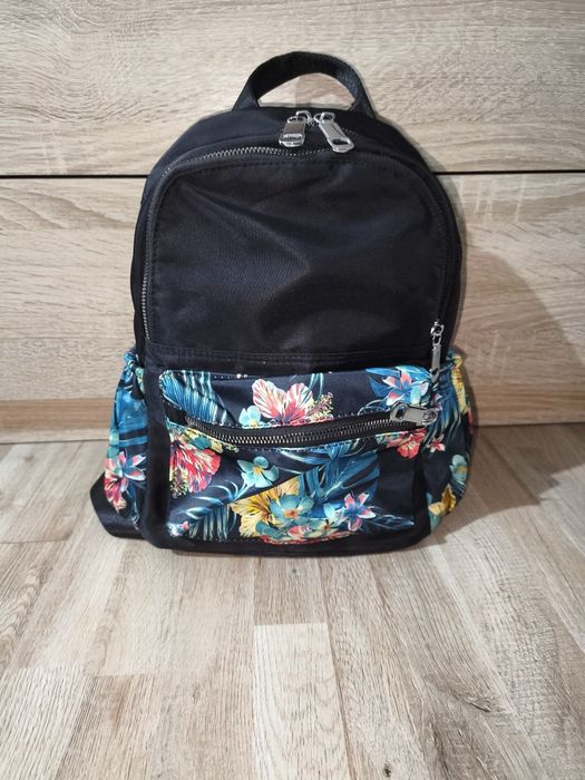 Дамска елегантна раница