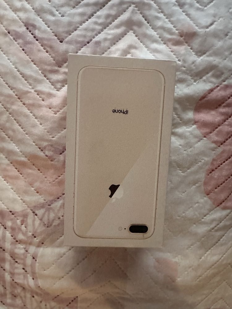 Продавам iphone (айфон)8 plus 64 gb