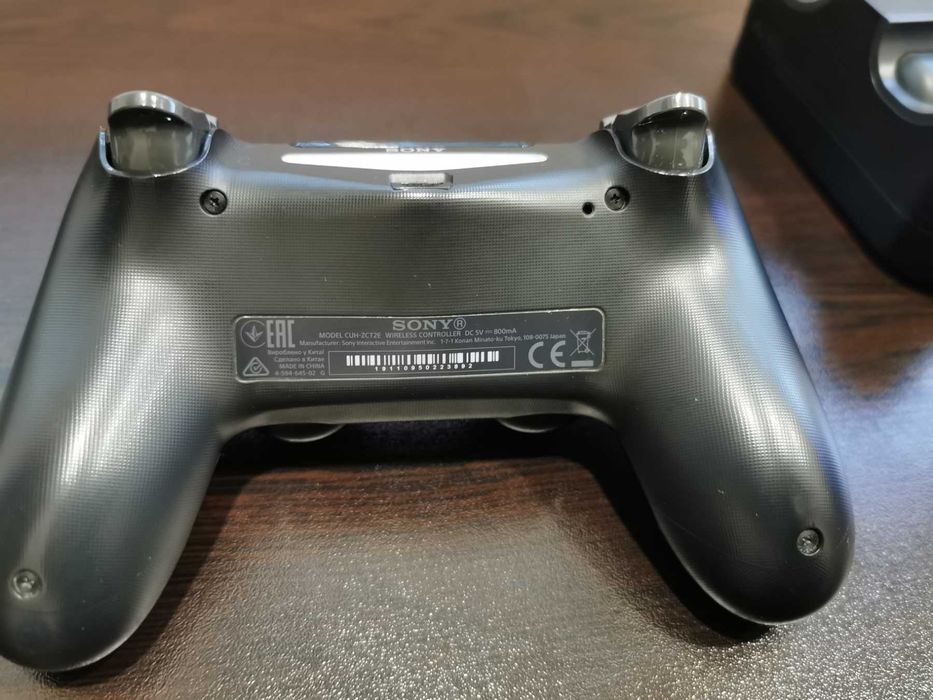 Конзола PlayStation 4 Pro 1TB SSD + 2.бр Контролери и докинг станция.