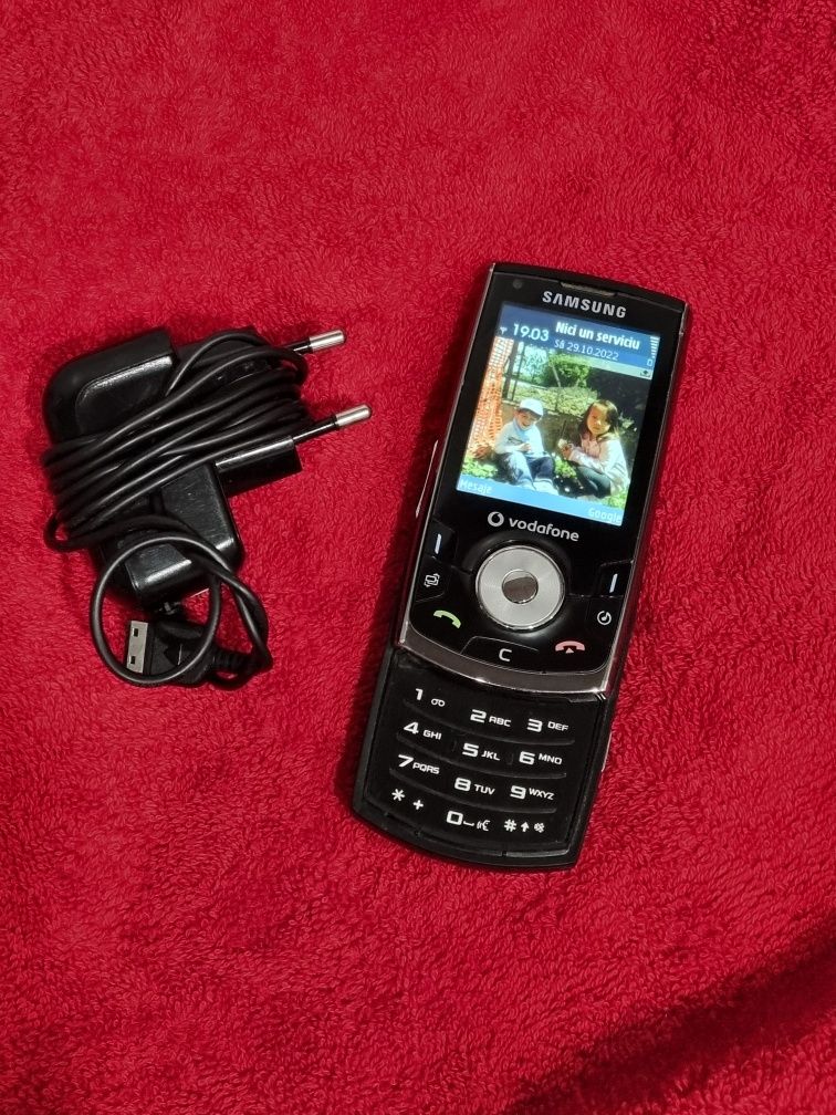 Telefon Samsung SGH - i560V cu încărcător original!,