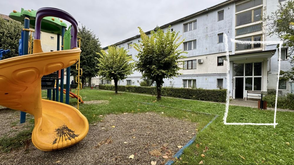 Apartament decomandat, 2 camere, 2 bai, fost cabinet de Pediatrie, CT