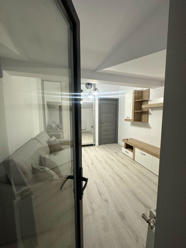 Inchiriez apartament