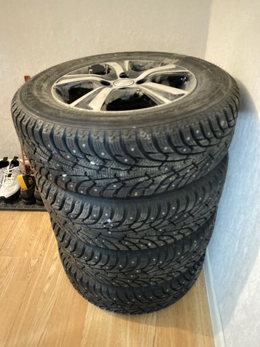 Продам зимнюю резину с дисками