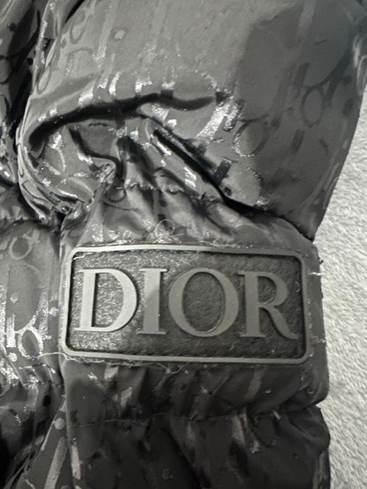 Geaca puffer barbati , Dior , marime XL este un fit de L mai slim