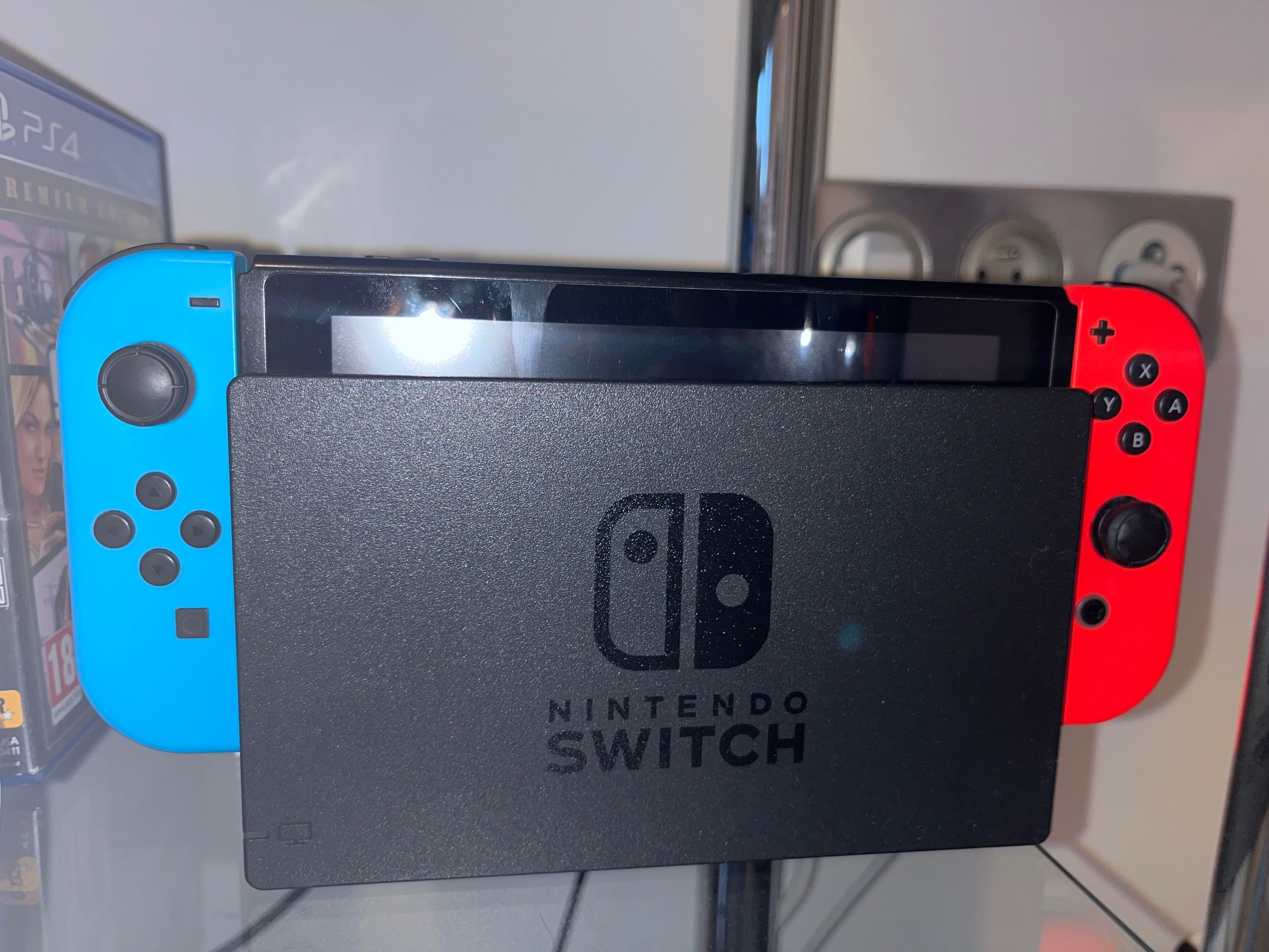 Nintendo switch + doua jocuri