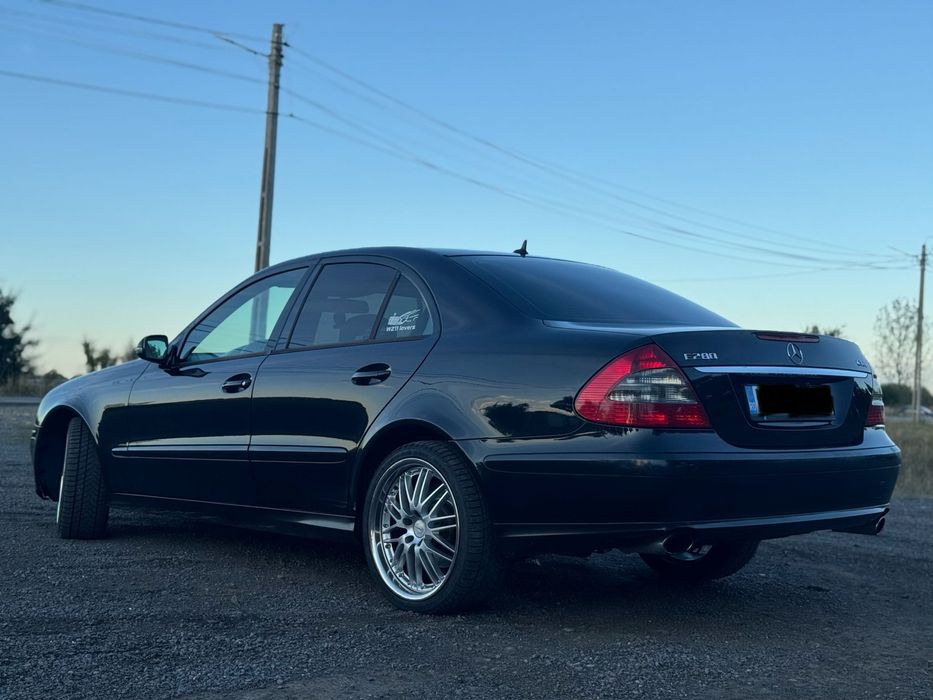 Vând Mercedes E Class W211