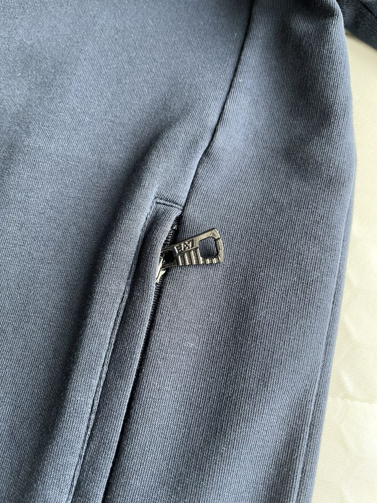 Продавам марков суичър,EMPORIO ARMANI’