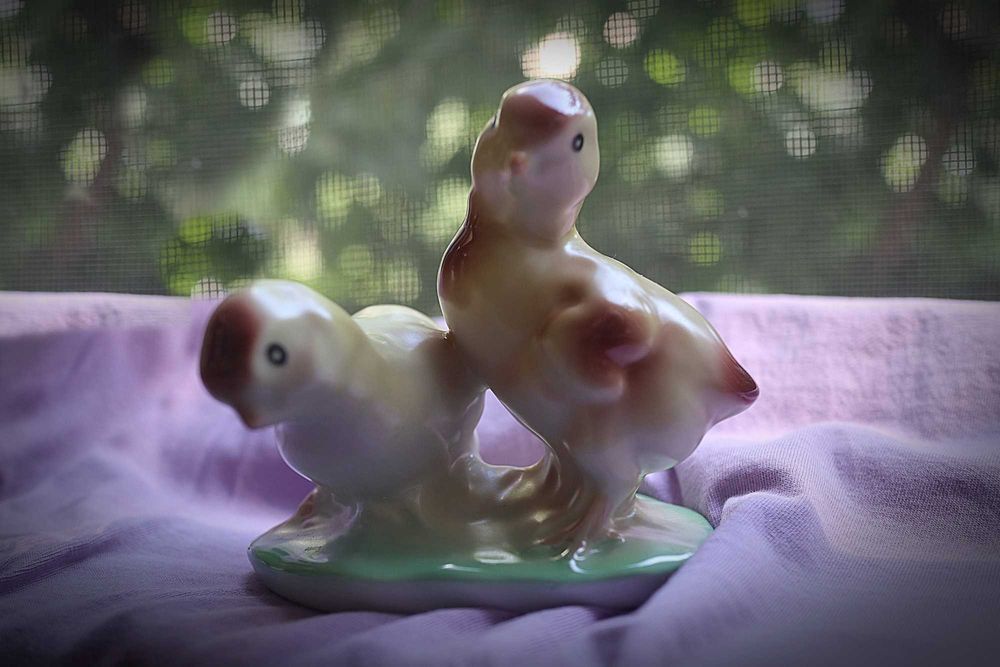 Pui de găină din porțelan