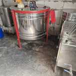 Vând utilaje apicole + 30 familii de albine