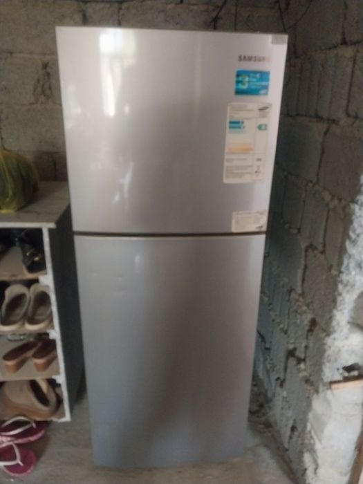 Холодильник, азбис труба ва яна бошқа нарсалар сотилади.