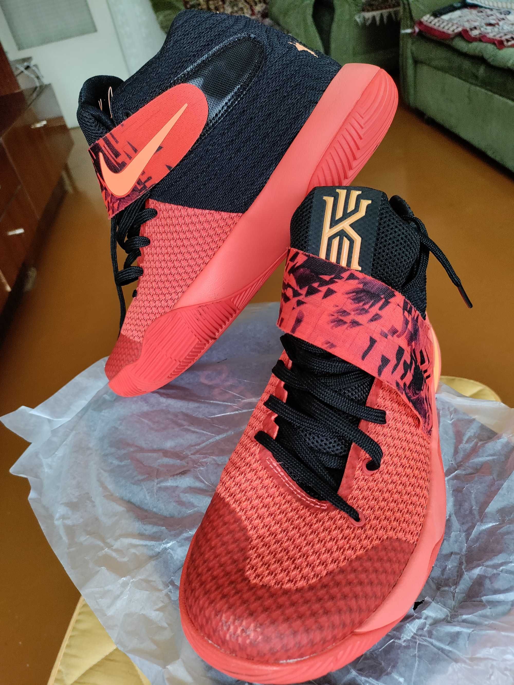 Баскетбольные кроссовки Nike Kyrie 2 "Inferno"