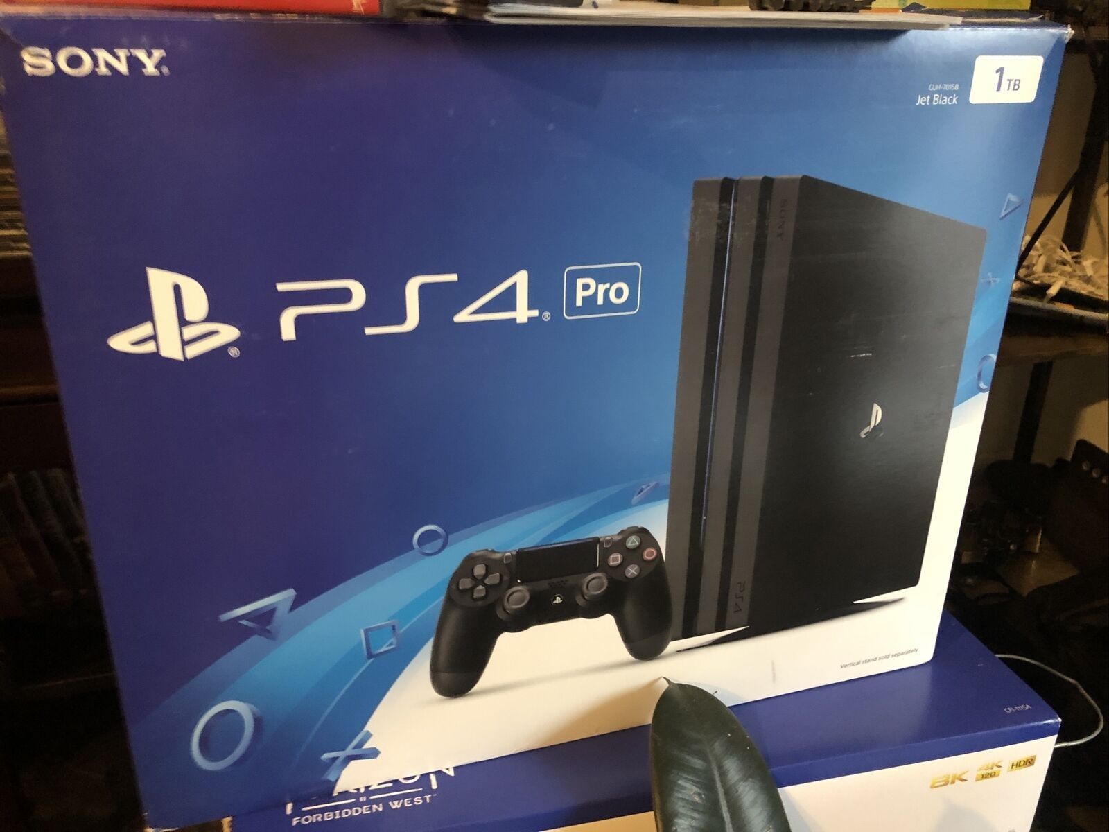 Sony PlayStation 4 Pro  versa  9 00