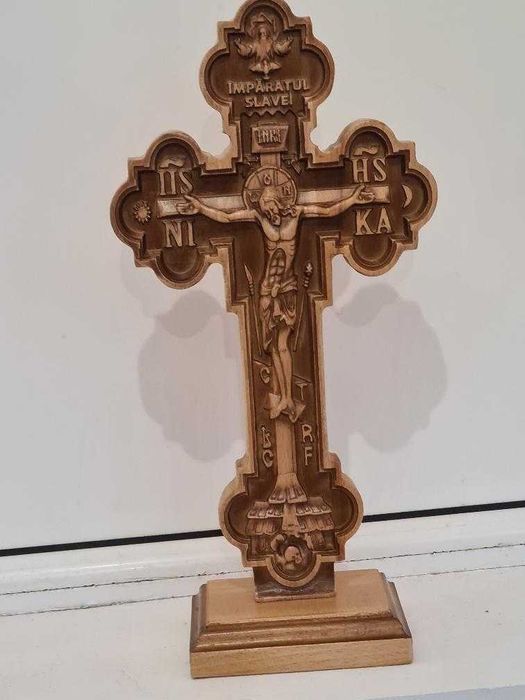 Cruce Lemn cu Postament Relief 3 D