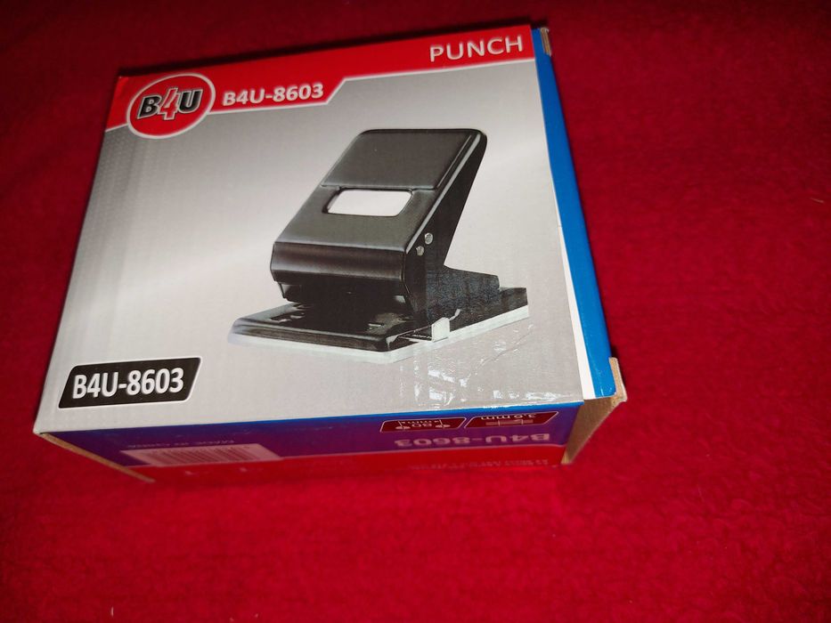 Perforator cu corp metallic pentru maxim 60 coli, model BAU – 8603