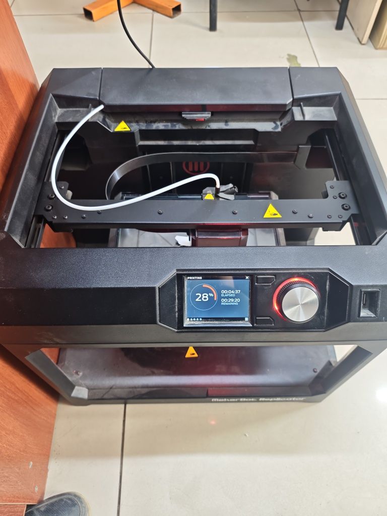 3d принтер makerBot Replicator
