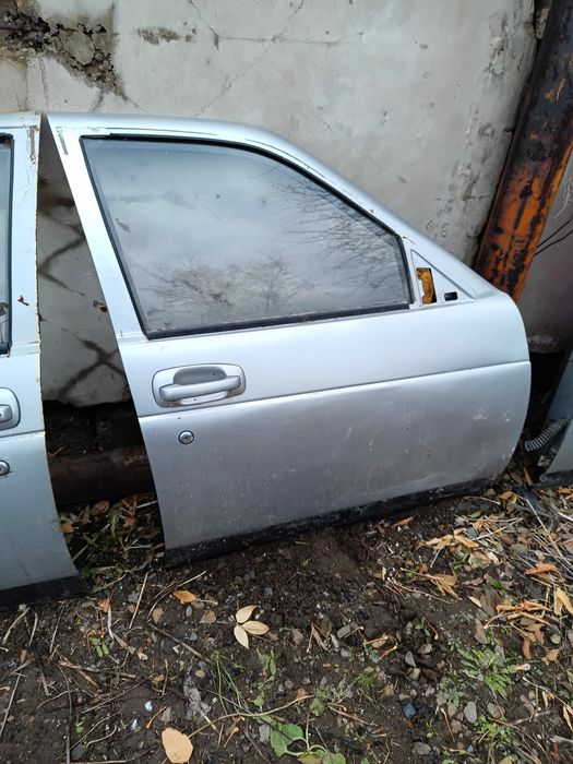 Продам двери ВАЗ 2110