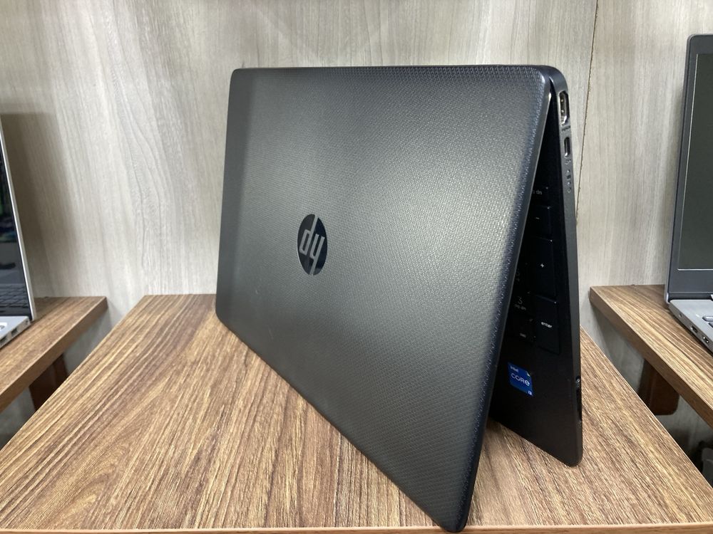 HP Intel core i3-1215U 4/256 ideal holatda