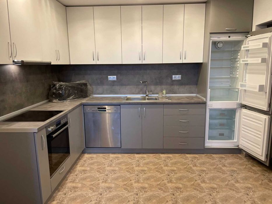 Давам 3-СТАЕН апартамент срещу парламента