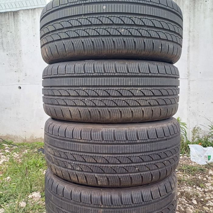 4 броя Зимни Гуми 235/50/18