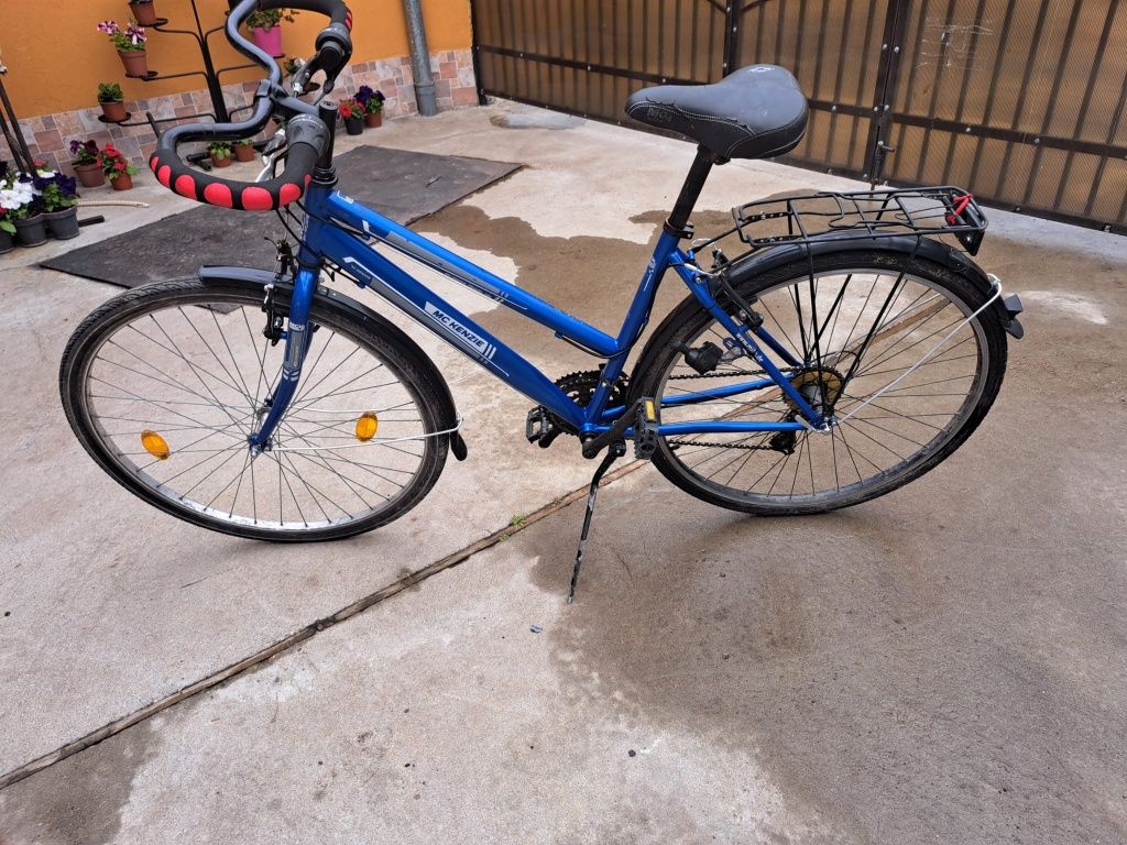 Bicicleta cu roti pe 28