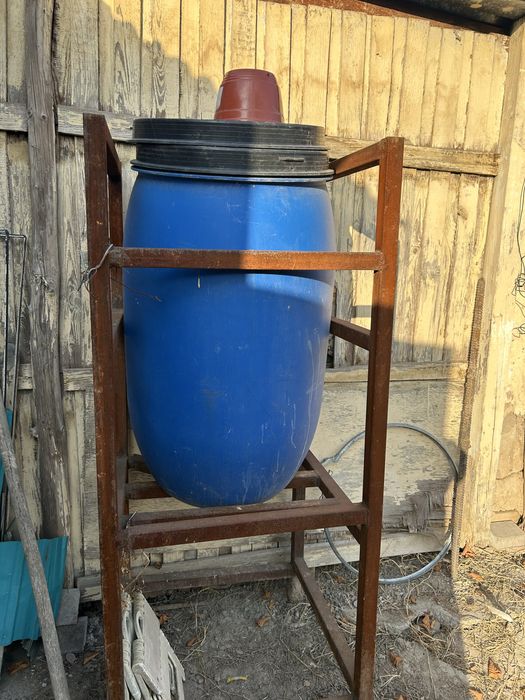 Бочки пластмассовые по 200 литров