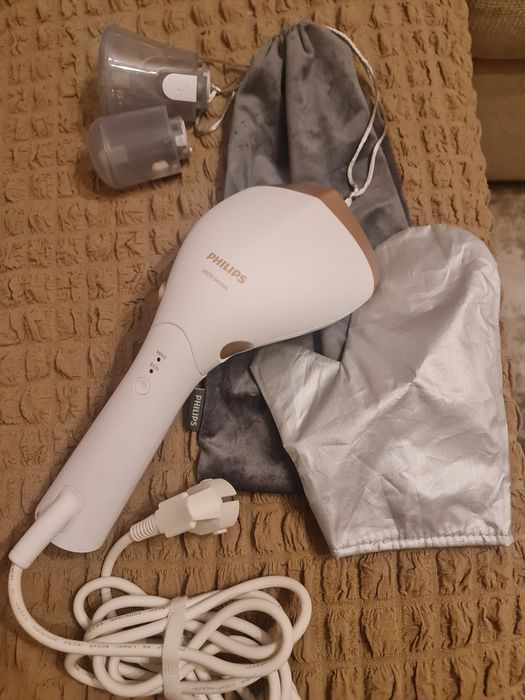 Philips Seria 7000 
aparat de calcat vertical cu abur
Foarte usor de u