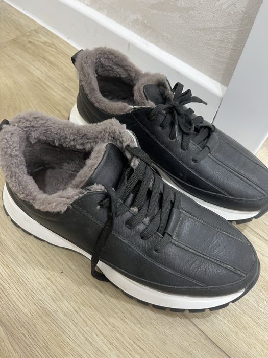 Продам зимние кроссовки