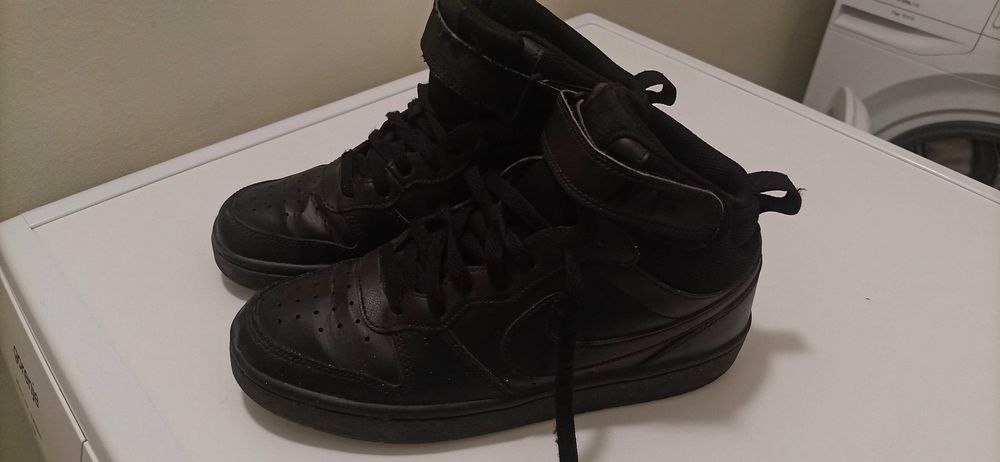 Маратонки високи/боти Nike
Сникърси Court Borough Mid 2