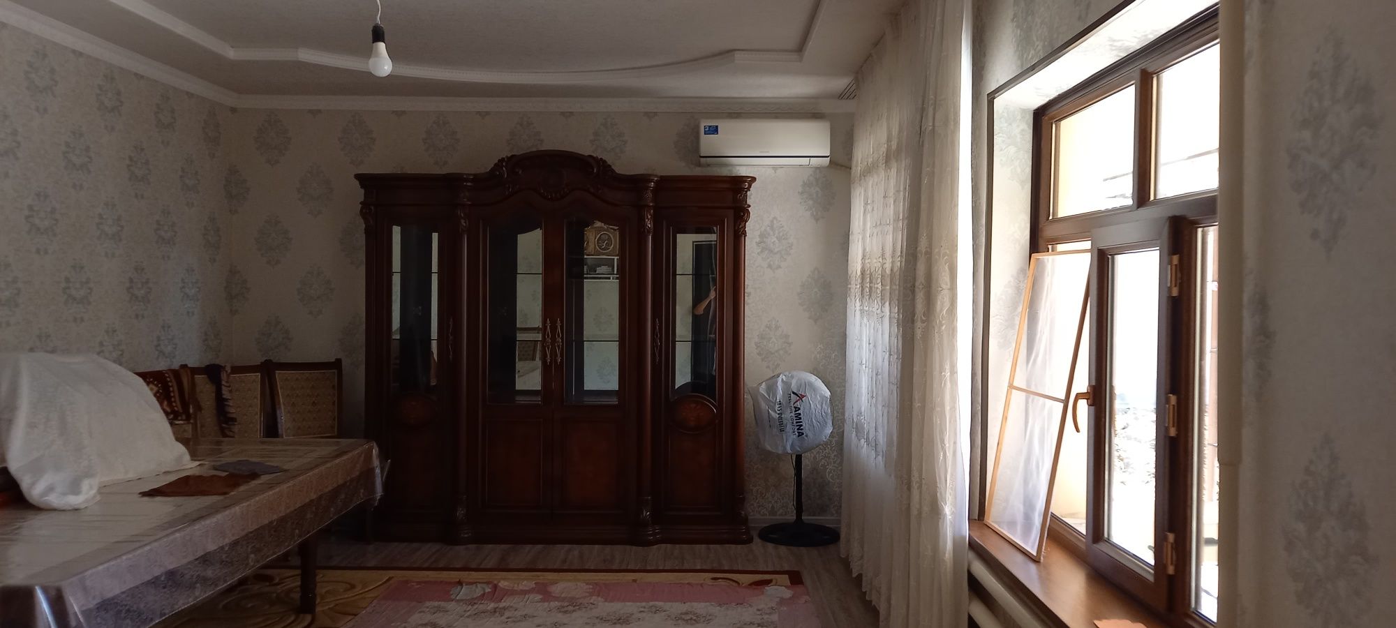 Zangata bogzorda 6 sotix molxonasi xam bor 5 xona uy tayyor uy