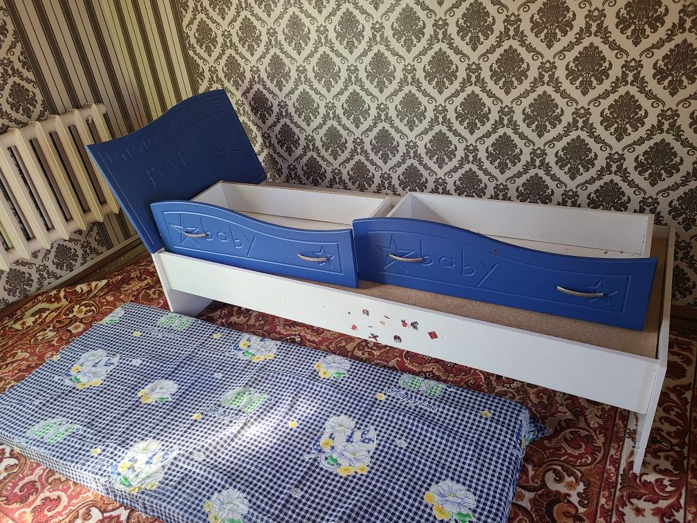 Detskiy divancha va parta stuli 2 ta oyna shkaf divanla sotiladi