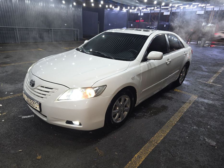 Toyota Camry sotiladi