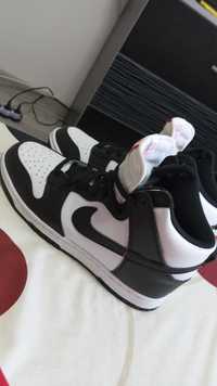 Nike dunk high panda