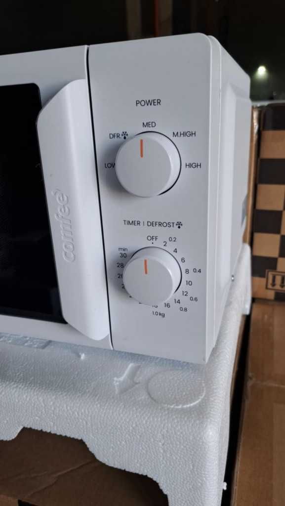 Компактна микровълнова фурна Comfee - 20 л, 700W и 5 нива на мощност