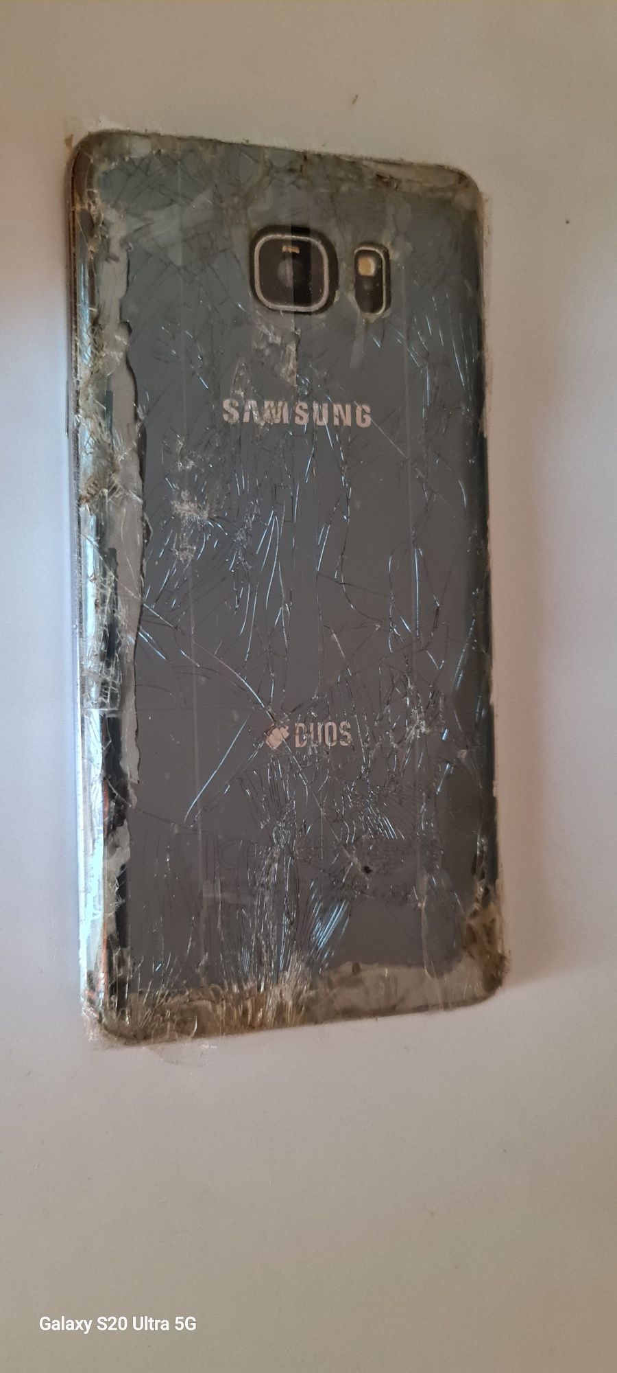 Samsung Galaxy Note 5 Display Spart Fata Spate