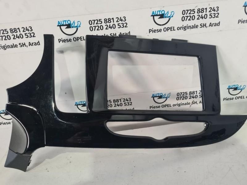 Ornament rama ecran display black piano Opel Mokka X