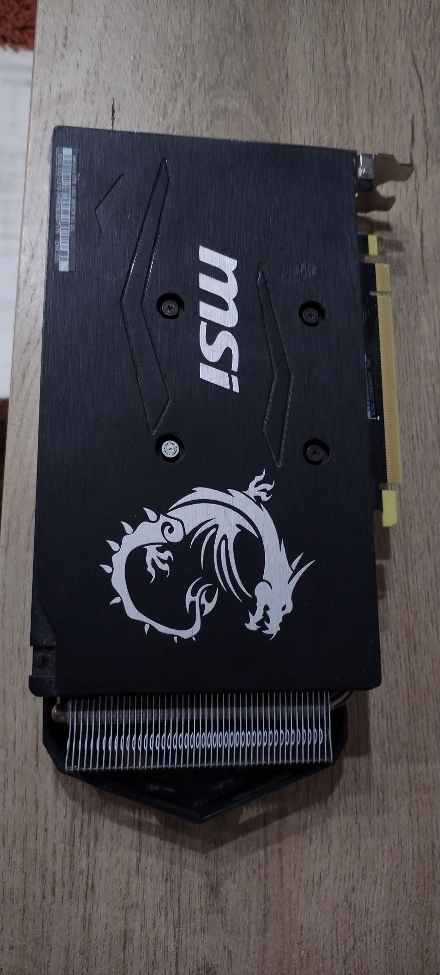Vând placa video MSI GeForce GTX 1660 6Gb GDDR5