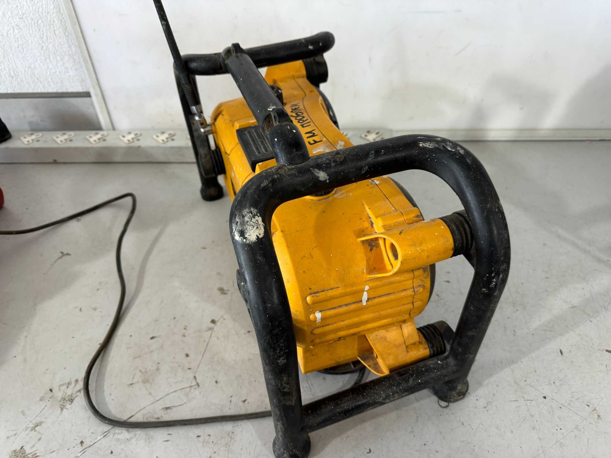 Радио - Dewalt DC011