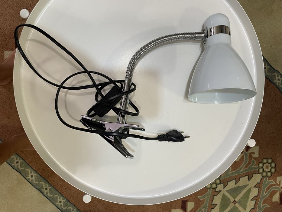 Надкроватная лампа на прищепке