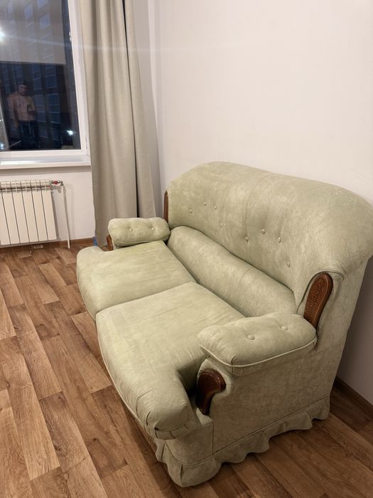 Продам диван. После химчистки недорого