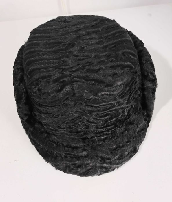 Vând căciulă astrahan bărbați