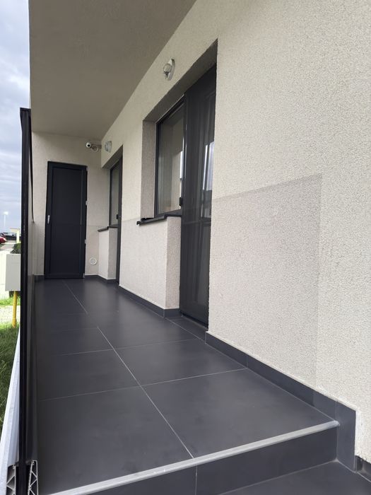 Inchiriez apartament 450e