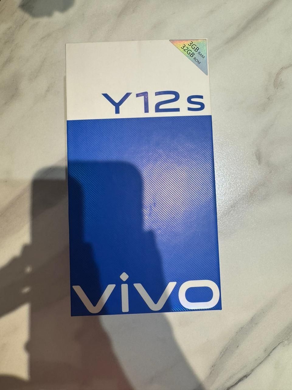 Vivo y 12s продаю