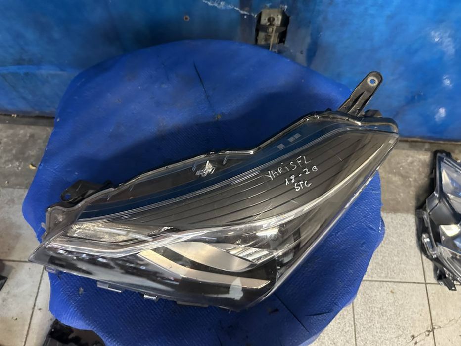 Far stanga Toyota Yaris facelift lupa 2018/2019/2020
