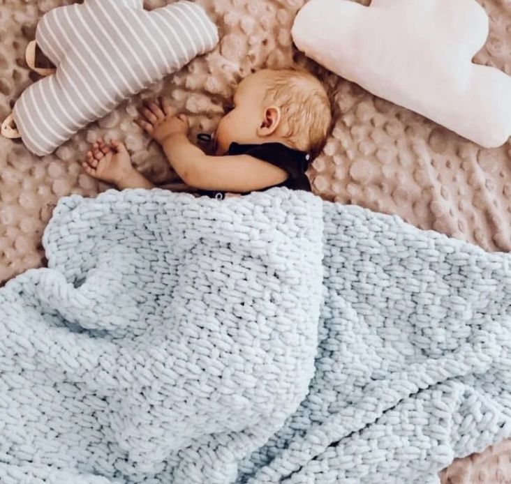 Ръчно плетено бебешко одеало