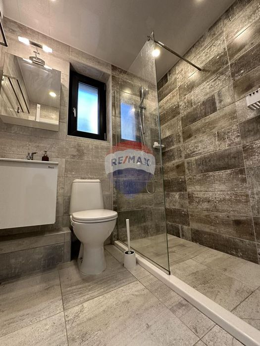 Дава се под наем Тристаен апартамент в Варна, Център - 80 кв.м за 765 € - Снимка #11