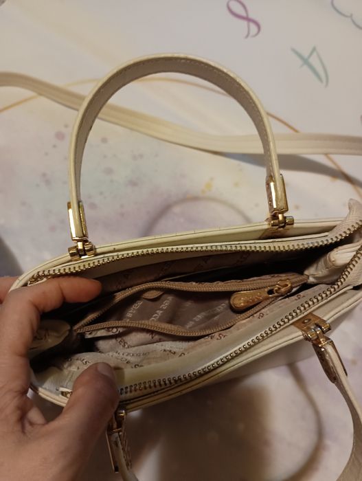 Елегантна бяла дамска чанта за през рамо