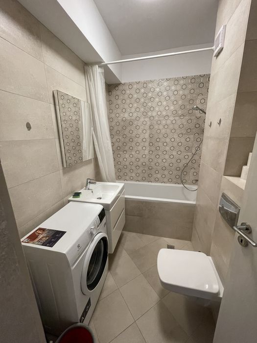 Inchiriez apartament doua camere centru Crinului bloc nou cu parcare