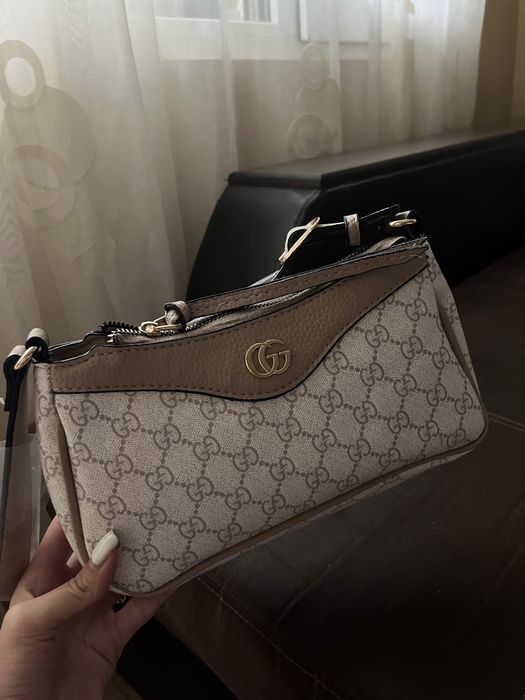 Бежова чанта на Gucci